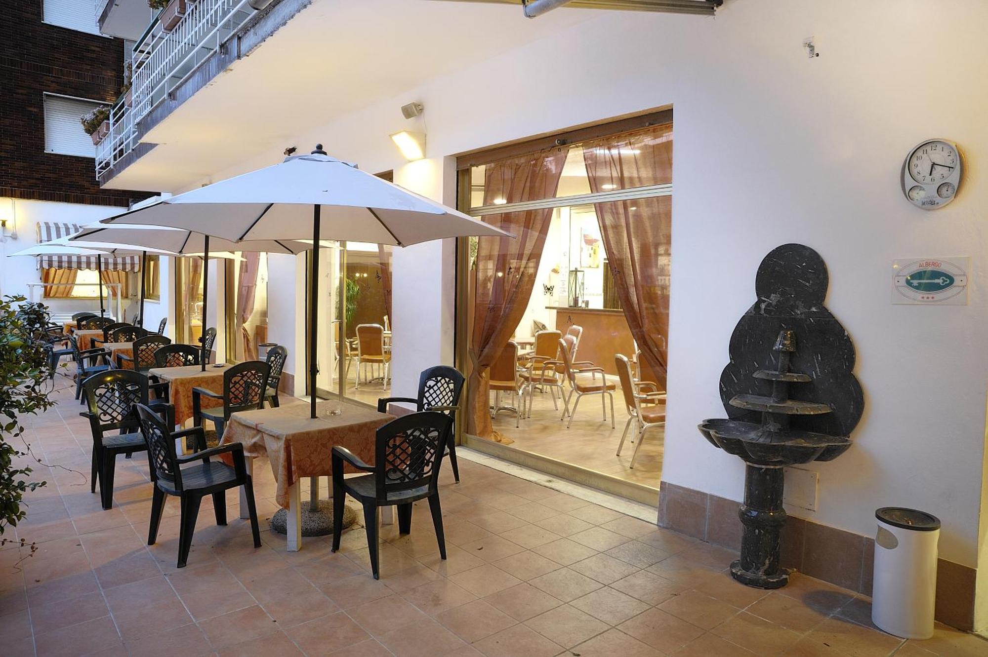 Hotel Arma Ristorante Arma di Taggia Dış mekan fotoğraf