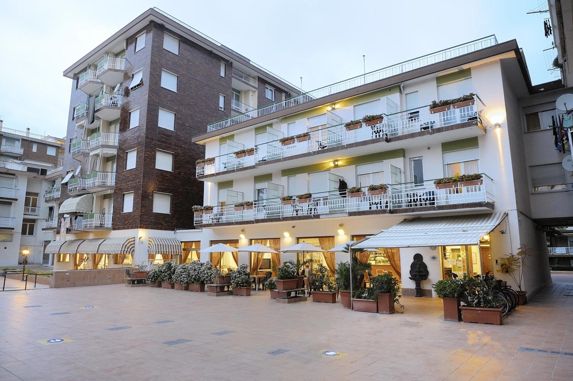 Hotel Arma Ristorante Arma di Taggia Dış mekan fotoğraf
